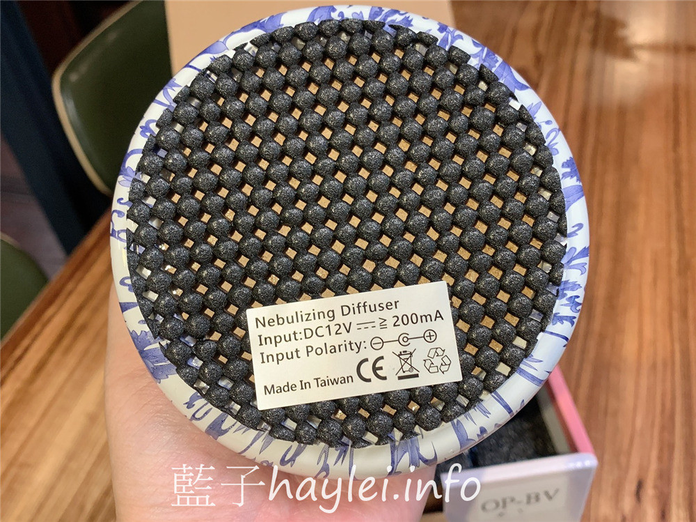 室內香氛/美國精油擴香儀領導品牌/有機香氛Organic Aromas/有機香氛擴香儀-富裕(青花瓷)，無與倫比的絕美青花瓷設計，增添生活情趣，帶動每天好心情～多樣化絕美造型擴香儀，增添居家香氛，送禮自用兩相宜！居家生活/3C好物/精油擴香/生活家電/芳香療癒/健康樂活/藍子樂生活 3C相關 保養品分享 健康養身 攝影 民生資訊分享 