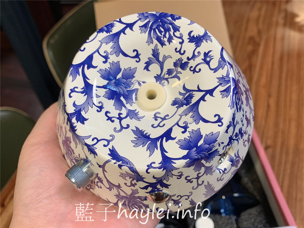 室內香氛/美國精油擴香儀領導品牌/有機香氛Organic Aromas/有機香氛擴香儀-富裕(青花瓷)，無與倫比的絕美青花瓷設計，增添生活情趣，帶動每天好心情～多樣化絕美造型擴香儀，增添居家香氛，送禮自用兩相宜！居家生活/3C好物/精油擴香/生活家電/芳香療癒/健康樂活/藍子樂生活 3C相關 保養品分享 健康養身 攝影 民生資訊分享 