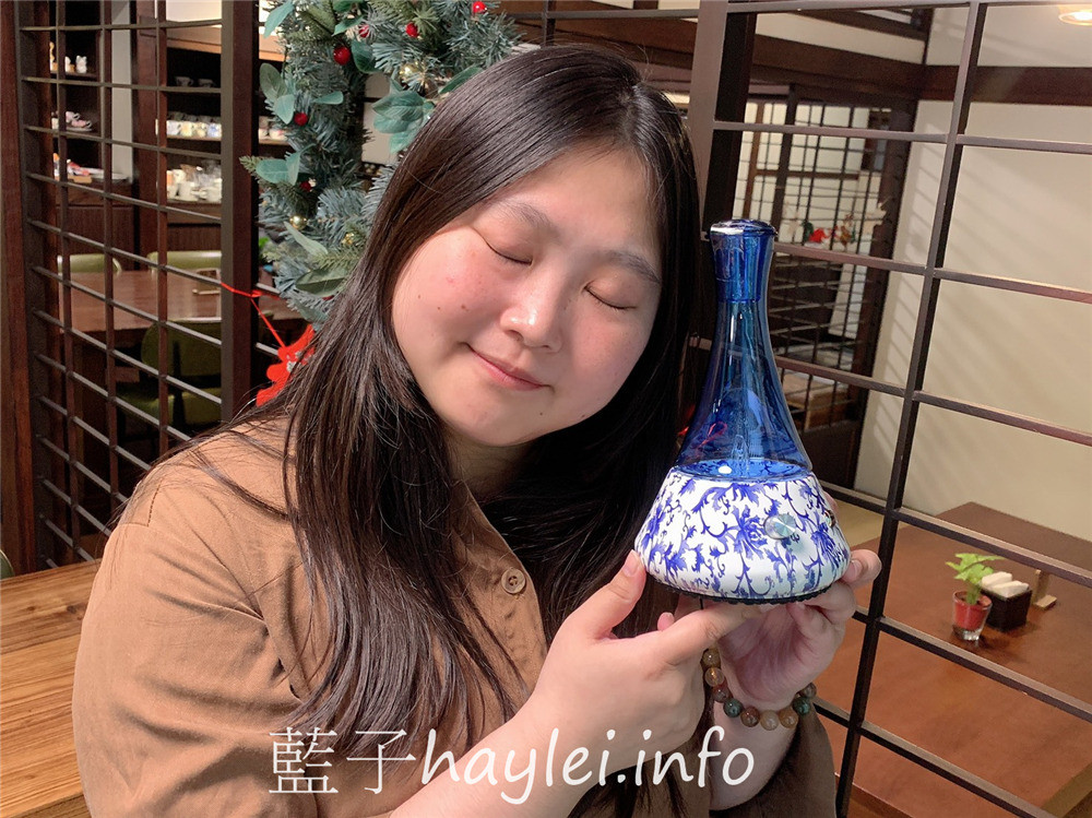 室內香氛/美國精油擴香儀領導品牌/有機香氛Organic Aromas/有機香氛擴香儀-富裕(青花瓷)，無與倫比的絕美青花瓷設計，增添生活情趣，帶動每天好心情～多樣化絕美造型擴香儀，增添居家香氛，送禮自用兩相宜！居家生活/3C好物/精油擴香/生活家電/芳香療癒/健康樂活/藍子樂生活 3C相關 保養品分享 健康養身 攝影 民生資訊分享 