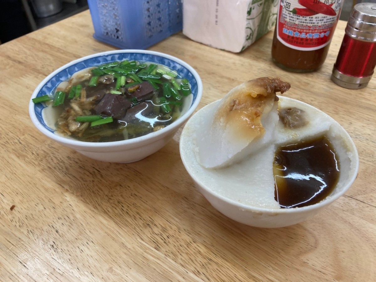 嘉義東區/阿來碗粿噴水分店-嘉義人從小吃到大的美味碗粿店，碗粿跟豬血湯是在地人推薦的美食組合！今天吃什麼/嘉義美食/嘉義旅遊/嘉義小吃/嘉義碗粿名店推薦/嘉義必吃美食/嘉義米食推薦/嘉義在地人推薦美食/台灣小吃/台灣美食/藍子愛美食 中式料理 國內旅遊 攝影 民生資訊分享 飲食集錦 