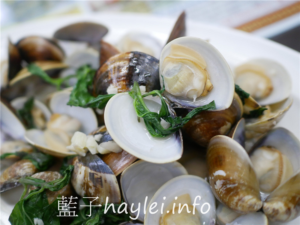 嘉義布袋/黑皮酥皮肉圓總店-一顆100的全台灣最大的巨無霸海鮮肉圓,包含了上海蝦、干貝、豬肉、香菇、芋頭、滷蛋等餡料,吃起來料多味美,令人一吃難忘!近布袋觀光漁市、高跟鞋教堂旅遊景點的必吃嘉義小吃~今天吃什麼/嘉義美食/布袋美食/布袋小吃/台灣肉圓美食推薦/嘉義肉圓/藍子愛美食 中式料理 國內旅遊 攝影 民生資訊分享 飲食集錦