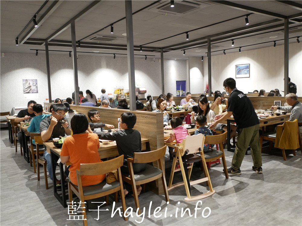 雲林斗南/鍋道一號斗南旗艦店-平價美味的個人鴛鴦鍋火鍋吃到飽,食材新鮮、價位親民,難怪時刻大排長龍~滷肉飯、涼麵、明治冰淇淋、冰沙、茶飲跟汽水都隨意自助取用,超划算~近斗南農會!今天吃什麼/雲林美食/雲林旅遊/斗南美食/斗南旅遊/斗南火鍋餐廳推薦/吃到飽餐廳推薦/藍子愛美食 中式料理 健康養身 國內旅遊 攝影 民生資訊分享 飲食集錦