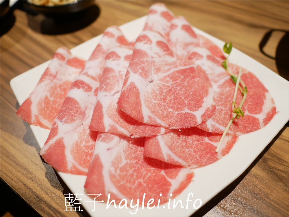 雲林斗南/鍋道一號斗南旗艦店-平價美味的個人鴛鴦鍋火鍋吃到飽,食材新鮮、價位親民,難怪時刻大排長龍~滷肉飯、涼麵、明治冰淇淋、冰沙、茶飲跟汽水都隨意自助取用,超划算~近斗南農會!今天吃什麼/雲林美食/雲林旅遊/斗南美食/斗南旅遊/斗南火鍋餐廳推薦/吃到飽餐廳推薦/藍子愛美食 中式料理 健康養身 國內旅遊 攝影 民生資訊分享 飲食集錦