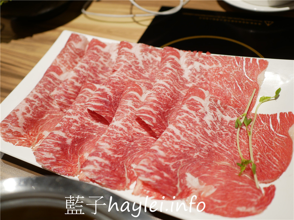 雲林斗南/鍋道一號斗南旗艦店-平價美味的個人鴛鴦鍋火鍋吃到飽,食材新鮮、價位親民,難怪時刻大排長龍~滷肉飯、涼麵、明治冰淇淋、冰沙、茶飲跟汽水都隨意自助取用,超划算~近斗南農會!今天吃什麼/雲林美食/雲林旅遊/斗南美食/斗南旅遊/斗南火鍋餐廳推薦/吃到飽餐廳推薦/藍子愛美食 中式料理 健康養身 國內旅遊 攝影 民生資訊分享 飲食集錦
