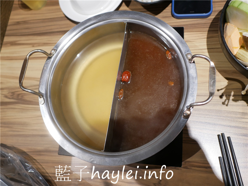 雲林斗南/鍋道一號斗南旗艦店-平價美味的個人鴛鴦鍋火鍋吃到飽,食材新鮮、價位親民,難怪時刻大排長龍~滷肉飯、涼麵、明治冰淇淋、冰沙、茶飲跟汽水都隨意自助取用,超划算~近斗南農會!今天吃什麼/雲林美食/雲林旅遊/斗南美食/斗南旅遊/斗南火鍋餐廳推薦/吃到飽餐廳推薦/藍子愛美食 中式料理 健康養身 國內旅遊 攝影 民生資訊分享 飲食集錦