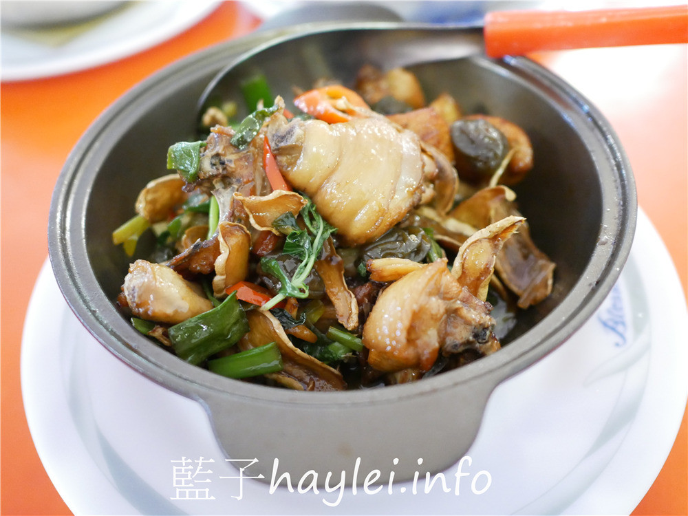 雲林古坑/蘇師傅養生料理餐廳-現點現做的美味農家菜、歲月沉澱的醃漬醬菜都很推薦，僅假日營業，平日採預約制的農家美食餐廳！陳年菜脯雞湯、狗尾草紅棗土雞、茶油雞、三杯梅子雞、咖啡香腸、手工菜脯、醬筍等都很推薦！今天吃什麼/雲林美食/雲林旅遊/古坑美食/華山美食/國宴大廚掌杓/藍子愛美食 中式料理 國內旅遊 攝影 民生資訊分享 飲食集錦 