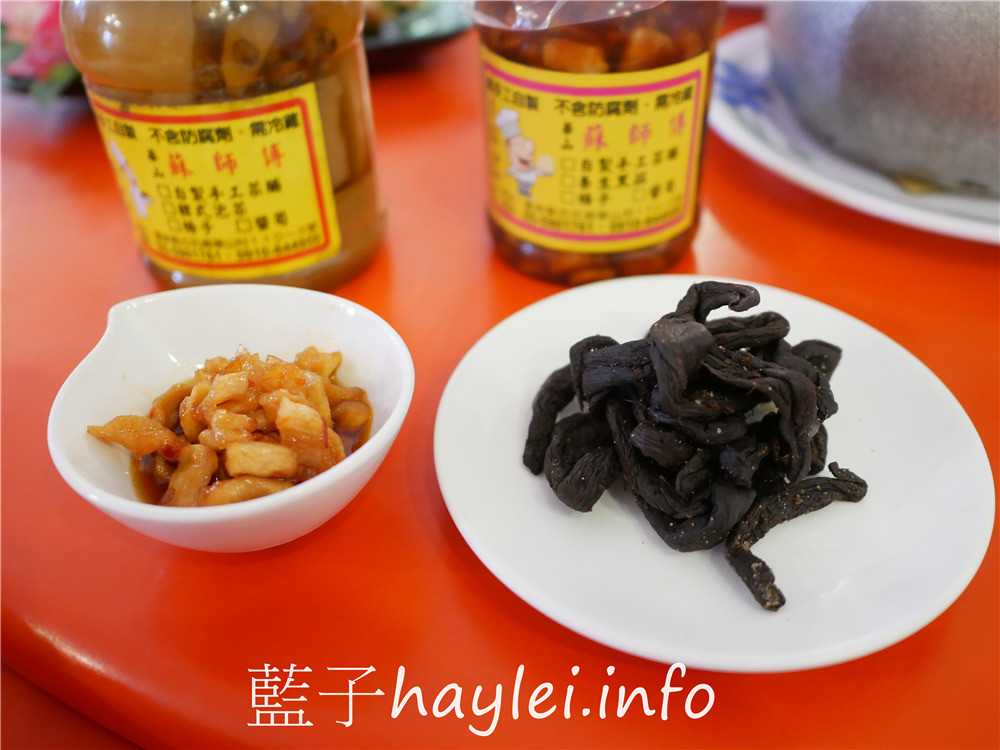 雲林古坑/蘇師傅養生料理餐廳-現點現做的美味農家菜、歲月沉澱的醃漬醬菜都很推薦，僅假日營業，平日採預約制的農家美食餐廳！陳年菜脯雞湯、狗尾草紅棗土雞、茶油雞、三杯梅子雞、咖啡香腸、手工菜脯、醬筍等都很推薦！今天吃什麼/雲林美食/雲林旅遊/古坑美食/華山美食/國宴大廚掌杓/藍子愛美食 中式料理 國內旅遊 攝影 民生資訊分享 飲食集錦 