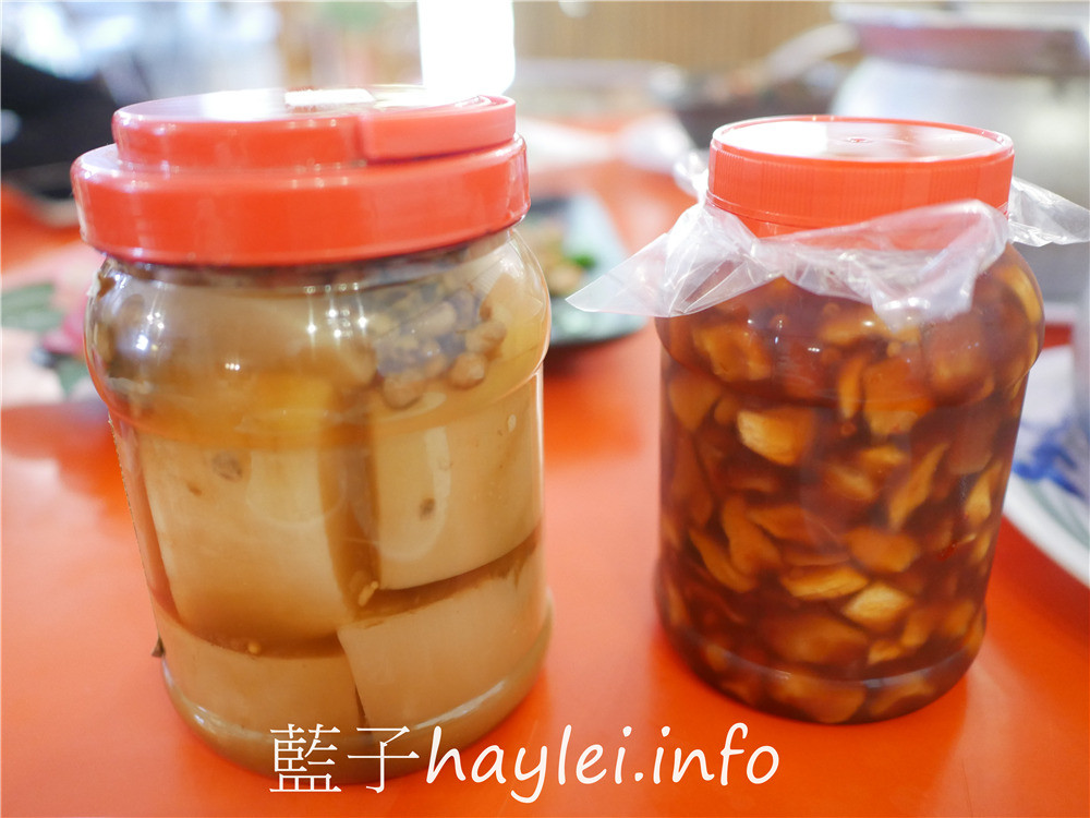 雲林古坑/蘇師傅養生料理餐廳-現點現做的美味農家菜、歲月沉澱的醃漬醬菜都很推薦，僅假日營業，平日採預約制的農家美食餐廳！陳年菜脯雞湯、狗尾草紅棗土雞、茶油雞、三杯梅子雞、咖啡香腸、手工菜脯、醬筍等都很推薦！今天吃什麼/雲林美食/雲林旅遊/古坑美食/華山美食/國宴大廚掌杓/藍子愛美食 中式料理 國內旅遊 攝影 民生資訊分享 飲食集錦 