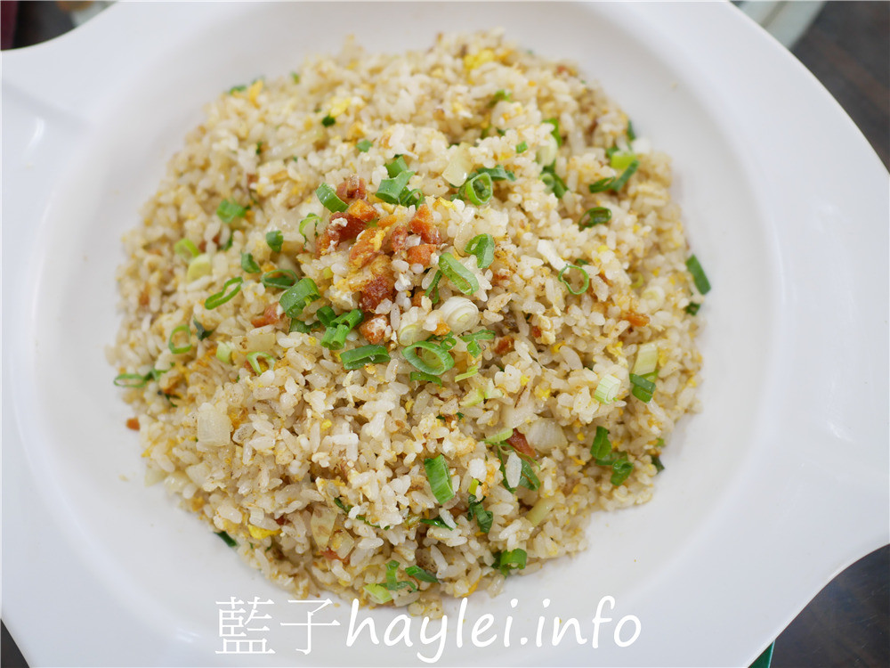 嘉義布袋/龍彬海鮮餐廳(嘉義布袋龍彬活海產)-新鮮實在的海鮮料理,來訪布袋漁港必吃美食!海香螺、烤鳳螺、鹽酥海鱺魚、烏魚膘、花蟹、烏魚子炒飯等海味美食推薦必吃~今天吃什麼/嘉義美食/嘉義旅遊/布袋美食/布袋港美食/海鮮熱炒/台菜熱炒/現撈仔/生猛海鮮/合菜餐廳/桌菜美食/藍子愛美食 中式料理 國內旅遊 攝影 民生資訊分享 飲食集錦