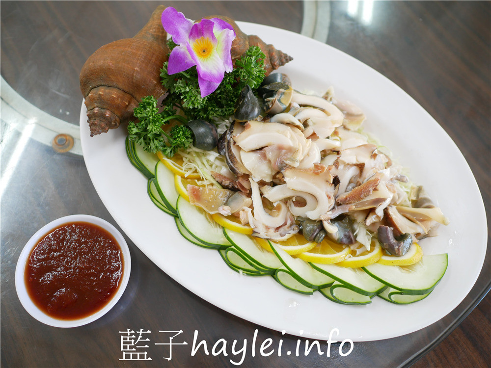 嘉義布袋/龍彬海鮮餐廳(嘉義布袋龍彬活海產)-新鮮實在的海鮮料理,來訪布袋漁港必吃美食!海香螺、烤鳳螺、鹽酥海鱺魚、烏魚膘、花蟹、烏魚子炒飯等海味美食推薦必吃~今天吃什麼/嘉義美食/嘉義旅遊/布袋美食/布袋港美食/海鮮熱炒/台菜熱炒/現撈仔/生猛海鮮/合菜餐廳/桌菜美食/藍子愛美食 中式料理 國內旅遊 攝影 民生資訊分享 飲食集錦