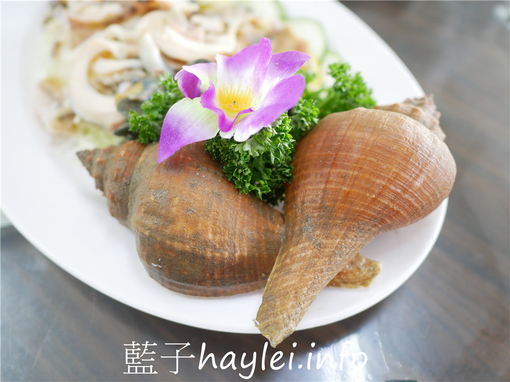 嘉義布袋/龍彬海鮮餐廳(嘉義布袋龍彬活海產)-新鮮實在的海鮮料理,來訪布袋漁港必吃美食!海香螺、烤鳳螺、鹽酥海鱺魚、烏魚膘、花蟹、烏魚子炒飯等海味美食推薦必吃~今天吃什麼/嘉義美食/嘉義旅遊/布袋美食/布袋港美食/海鮮熱炒/台菜熱炒/現撈仔/生猛海鮮/合菜餐廳/桌菜美食/藍子愛美食 中式料理 國內旅遊 攝影 民生資訊分享 飲食集錦