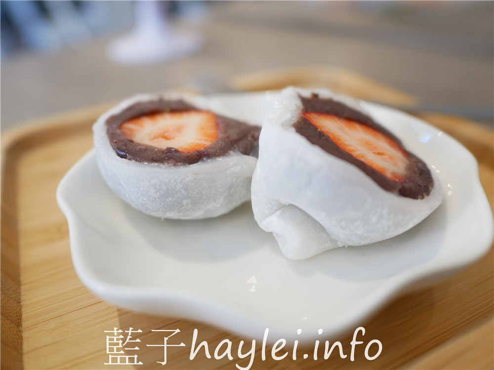 屏東小琉球/marianne瑪麗安創意冰品小琉球店-粉紅甜心精緻雪綿冰套組包含覆盆子雪綿冰、水果雪糕（覆盆子口味）、奶酪、起司奶蓋綠茶等品項，是令人大發少女心的夢幻冰品美食！今天吃什麼/屏東縣琉球鄉/屏東美食/屏東旅遊/琉球嶼離島美食/小琉球美食/小琉球旅遊/小琉球冰店/藍子愛美食 國內旅遊 攝影 民生資訊分享 飲食集錦 