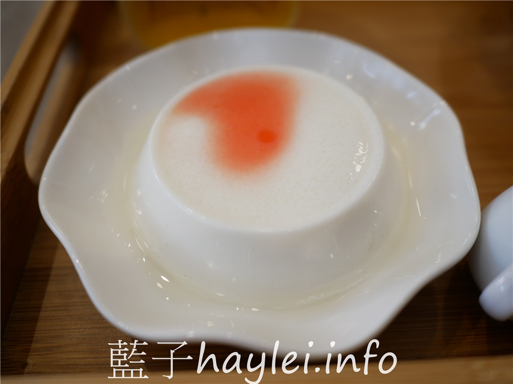 屏東小琉球/marianne瑪麗安創意冰品小琉球店-粉紅甜心精緻雪綿冰套組包含覆盆子雪綿冰、水果雪糕（覆盆子口味）、奶酪、起司奶蓋綠茶等品項，是令人大發少女心的夢幻冰品美食！今天吃什麼/屏東縣琉球鄉/屏東美食/屏東旅遊/琉球嶼離島美食/小琉球美食/小琉球旅遊/小琉球冰店/藍子愛美食 國內旅遊 攝影 民生資訊分享 飲食集錦 