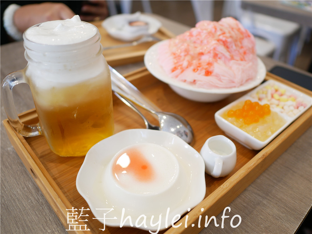 屏東小琉球/marianne瑪麗安創意冰品小琉球店-粉紅甜心精緻雪綿冰套組包含覆盆子雪綿冰、水果雪糕（覆盆子口味）、奶酪、起司奶蓋綠茶等品項，是令人大發少女心的夢幻冰品美食！今天吃什麼/屏東縣琉球鄉/屏東美食/屏東旅遊/琉球嶼離島美食/小琉球美食/小琉球旅遊/小琉球冰店/藍子愛美食 國內旅遊 攝影 民生資訊分享 飲食集錦 
