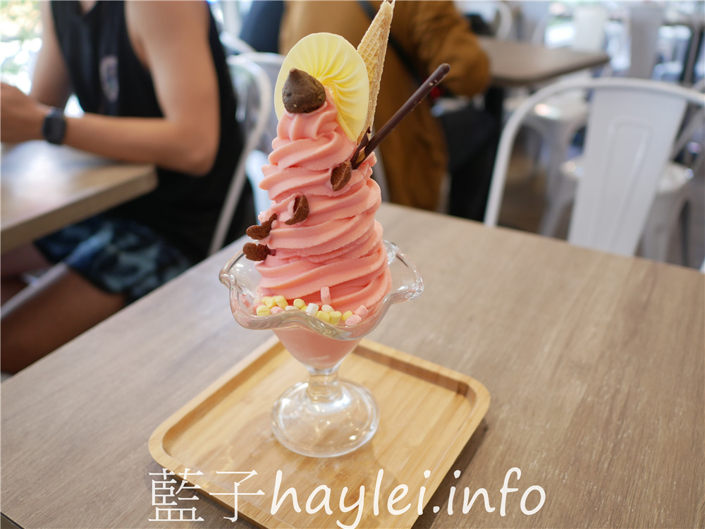 屏東小琉球/marianne瑪麗安創意冰品小琉球店-粉紅甜心精緻雪綿冰套組包含覆盆子雪綿冰、水果雪糕（覆盆子口味）、奶酪、起司奶蓋綠茶等品項，是令人大發少女心的夢幻冰品美食！今天吃什麼/屏東縣琉球鄉/屏東美食/屏東旅遊/琉球嶼離島美食/小琉球美食/小琉球旅遊/小琉球冰店/藍子愛美食 國內旅遊 攝影 民生資訊分享 飲食集錦 