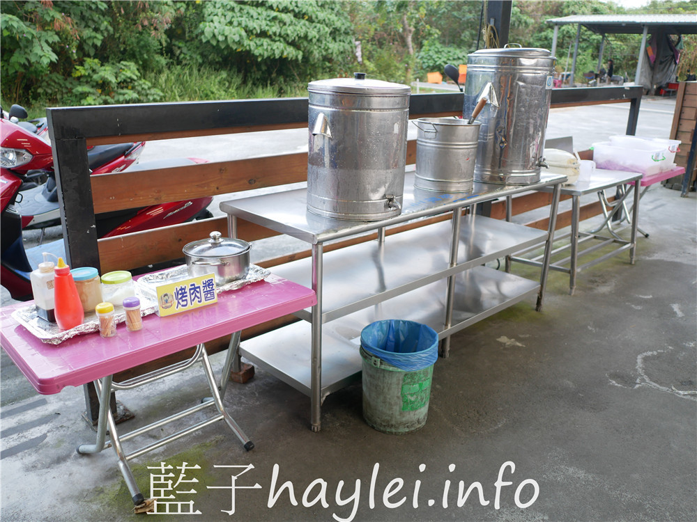 屏東小琉球/鑫月碳烤-小琉球熱門燒烤吃到飽餐廳,提供生鮮、熟食、關東煮湯、肉燥飯、飲料跟水果等吃到飽選擇,350就能享受40餘種豐富多樣的美味,現場還能單點養生雞湯跟三杯、快炒、鹽酥等海鮮熱炒美食呢!今天吃什麼/屏東縣琉球鄉/屏東美食/屏東旅遊/琉球嶼離島美食/小琉球美食/小琉球旅遊/BBQ自助式吃到飽/屏東吃到飽餐廳/藍子愛美食 中式料理 國內旅遊 攝影 民生資訊分享 飲食集錦