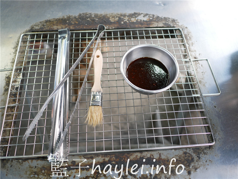 屏東小琉球/鑫月碳烤-小琉球熱門燒烤吃到飽餐廳,提供生鮮、熟食、關東煮湯、肉燥飯、飲料跟水果等吃到飽選擇,350就能享受40餘種豐富多樣的美味,現場還能單點養生雞湯跟三杯、快炒、鹽酥等海鮮熱炒美食呢!今天吃什麼/屏東縣琉球鄉/屏東美食/屏東旅遊/琉球嶼離島美食/小琉球美食/小琉球旅遊/BBQ自助式吃到飽/屏東吃到飽餐廳/藍子愛美食 中式料理 國內旅遊 攝影 民生資訊分享 飲食集錦