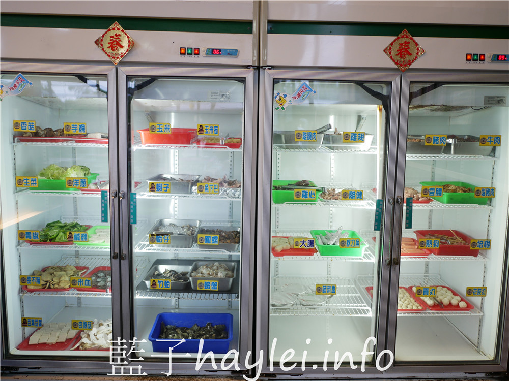 屏東小琉球/鑫月碳烤-小琉球熱門燒烤吃到飽餐廳,提供生鮮、熟食、關東煮湯、肉燥飯、飲料跟水果等吃到飽選擇,350就能享受40餘種豐富多樣的美味,現場還能單點養生雞湯跟三杯、快炒、鹽酥等海鮮熱炒美食呢!今天吃什麼/屏東縣琉球鄉/屏東美食/屏東旅遊/琉球嶼離島美食/小琉球美食/小琉球旅遊/BBQ自助式吃到飽/屏東吃到飽餐廳/藍子愛美食 中式料理 國內旅遊 攝影 民生資訊分享 飲食集錦