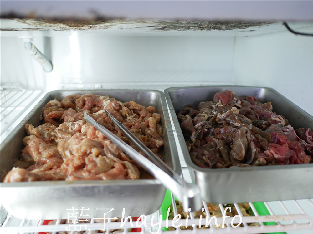屏東小琉球/鑫月碳烤-小琉球熱門燒烤吃到飽餐廳,提供生鮮、熟食、關東煮湯、肉燥飯、飲料跟水果等吃到飽選擇,350就能享受40餘種豐富多樣的美味,現場還能單點養生雞湯跟三杯、快炒、鹽酥等海鮮熱炒美食呢!今天吃什麼/屏東縣琉球鄉/屏東美食/屏東旅遊/琉球嶼離島美食/小琉球美食/小琉球旅遊/BBQ自助式吃到飽/屏東吃到飽餐廳/藍子愛美食 中式料理 國內旅遊 攝影 民生資訊分享 飲食集錦