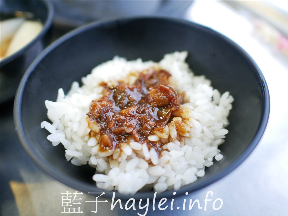 屏東小琉球/鑫月碳烤-小琉球熱門燒烤吃到飽餐廳,提供生鮮、熟食、關東煮湯、肉燥飯、飲料跟水果等吃到飽選擇,350就能享受40餘種豐富多樣的美味,現場還能單點養生雞湯跟三杯、快炒、鹽酥等海鮮熱炒美食呢!今天吃什麼/屏東縣琉球鄉/屏東美食/屏東旅遊/琉球嶼離島美食/小琉球美食/小琉球旅遊/BBQ自助式吃到飽/屏東吃到飽餐廳/藍子愛美食 中式料理 國內旅遊 攝影 民生資訊分享 飲食集錦