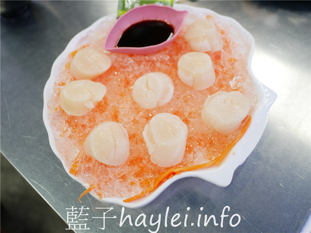 屏東小琉球/鑫月碳烤-小琉球熱門燒烤吃到飽餐廳,提供生鮮、熟食、關東煮湯、肉燥飯、飲料跟水果等吃到飽選擇,350就能享受40餘種豐富多樣的美味,現場還能單點養生雞湯跟三杯、快炒、鹽酥等海鮮熱炒美食呢!今天吃什麼/屏東縣琉球鄉/屏東美食/屏東旅遊/琉球嶼離島美食/小琉球美食/小琉球旅遊/BBQ自助式吃到飽/屏東吃到飽餐廳/藍子愛美食 中式料理 國內旅遊 攝影 民生資訊分享 飲食集錦