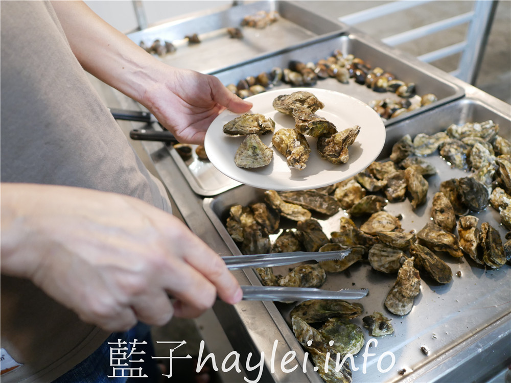屏東小琉球/好香香碳烤-獨立的食材取用區,方便乾淨又衛生,提供生鮮肉品、海鮮、炸物、炒飯、湯品、飲料跟水果等吃到飽選擇,一口價390即能享用豐富多樣的美味,小琉球熱門燒烤吃到飽餐廳!老闆的服務態度親切有熱誠~今天吃什麼/屏東縣琉球鄉/屏東美食/屏東旅遊/琉球嶼離島美食/小琉球美食/小琉球旅遊/BBQ自助式吃到飽/屏東吃到飽餐廳/藍子愛美食 中式料理 國內旅遊 攝影 民生資訊分享 飲食集錦