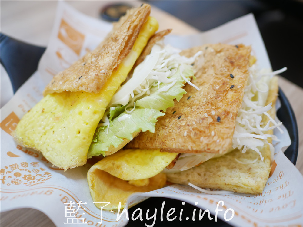 屏東小琉球/小琉球晨間廚房西式早午餐(晨間廚房小琉球店)-營養美味的中式早餐、西式早餐這邊通通有~美式牛肉堡、脆皮雞腿總匯吐司、里肌燒肉西式燒餅跟咔滋炸蛋餅芝心鮪魚都很不錯呢!今天吃什麼/屏東縣琉球鄉/屏東美食/屏東旅遊/琉球嶼離島美食/小琉球美食/小琉球旅遊/小琉球早餐推薦/藍子愛美食 中式料理 國內旅遊 攝影 日式料理 民生資訊分享 美式料理 飲食集錦