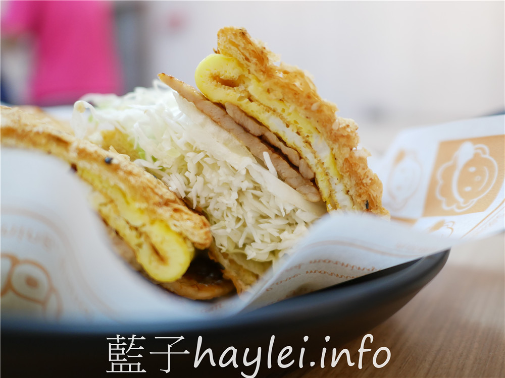 屏東小琉球/小琉球晨間廚房西式早午餐(晨間廚房小琉球店)-營養美味的中式早餐、西式早餐這邊通通有~美式牛肉堡、脆皮雞腿總匯吐司、里肌燒肉西式燒餅跟咔滋炸蛋餅芝心鮪魚都很不錯呢!今天吃什麼/屏東縣琉球鄉/屏東美食/屏東旅遊/琉球嶼離島美食/小琉球美食/小琉球旅遊/小琉球早餐推薦/藍子愛美食 中式料理 國內旅遊 攝影 日式料理 民生資訊分享 美式料理 飲食集錦