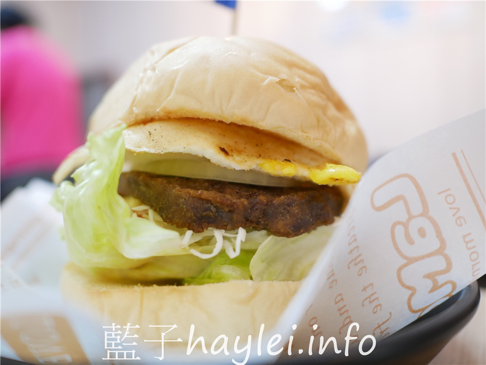 屏東小琉球/小琉球晨間廚房西式早午餐(晨間廚房小琉球店)-營養美味的中式早餐、西式早餐這邊通通有~美式牛肉堡、脆皮雞腿總匯吐司、里肌燒肉西式燒餅跟咔滋炸蛋餅芝心鮪魚都很不錯呢!今天吃什麼/屏東縣琉球鄉/屏東美食/屏東旅遊/琉球嶼離島美食/小琉球美食/小琉球旅遊/小琉球早餐推薦/藍子愛美食 中式料理 國內旅遊 攝影 日式料理 民生資訊分享 美式料理 飲食集錦