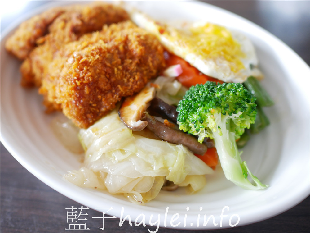 屏東小琉球/好緣麵店(好緣麵食館/好緣食堂/好緣日式拉麵)-位於路邊的露天店面,店內提供了便當簡餐、日式咖哩飯、紅燒牛肉麵等選擇,樣樣都很好吃呢!今天吃什麼/屏東縣琉球鄉/屏東美食/屏東旅遊/琉球嶼離島美食/小琉球美食/小琉球旅遊/小琉球牛肉麵/媽媽味家庭料理/藍子愛美食 中式料理 國內旅遊 攝影 日式料理 民生資訊分享 飲食集錦