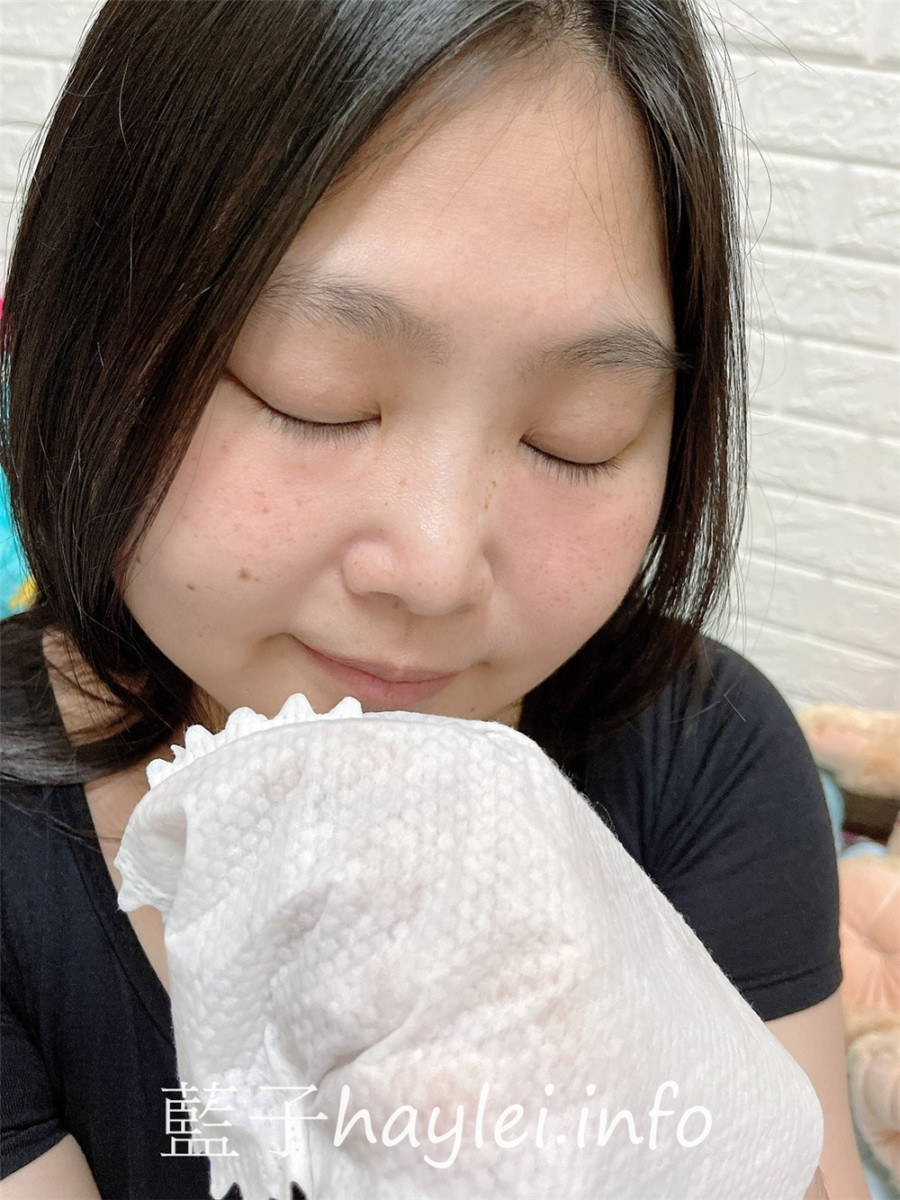 拭拭樂/成人擦澡手套-居家照護或旅行外出清潔肌膚必備好物,獨特隔離膜層,防止交叉感染,珍珠凸點設計,清潔同時按摩,一舉數得!加了銀離子溫和抗菌配方及薄荷、竹葉萃取,用起來清涼舒適,可當濕紙巾替代品,特別適合夏天使用~肌膚保養/肌膚清潔/長期臥床或行動不便洗澡者適用/藍子愛保養 保養品分享 健康養身 國內外住宿相關 攝影 民生資訊分享