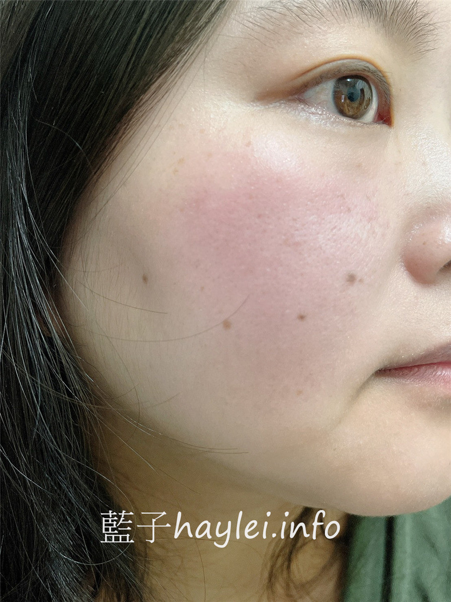 日系開架彩妝試色/Cezanne新超服貼防曬飾底乳/02色號粉膚色(蜜桃粉)-質地柔軟好延展,使用起來有自然的提亮感,也能稍微填補肌膚的凹凸感,看起來膚況更佳幼細~日本美妝/日本彩妝品/日系底妝/美妝保養/美容彩妝/底妝試色/妝前打底/化粧下產品/防曬底妝/潤色修飾膚色/提亮肌膚/藍子愛美麗 彩妝品 彩妝品分享 攝影 民生資訊分享