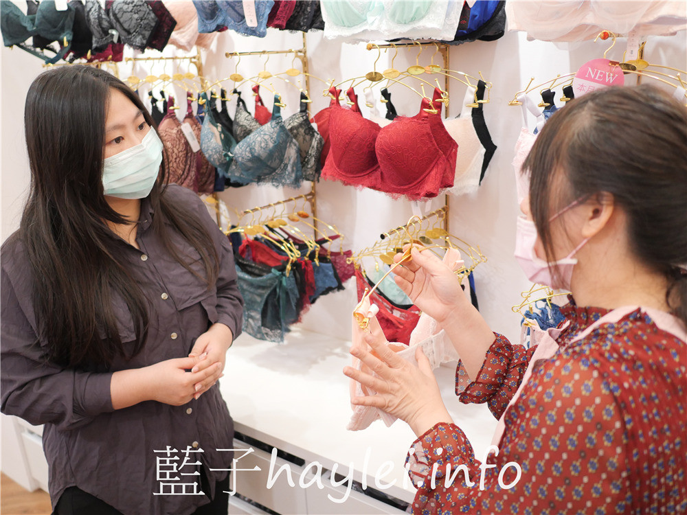 i PINK首家直營門市/台中i PINK一中門市-全尺碼訂製A-H cup大罩杯內衣,提供休息室跟更衣室,專業貼心的內衣挑選介紹,無論是棉花糖女孩還是骨感女孩都可以盡情歡享內衣試穿~台中買內衣/大尺碼胸罩/i PINK內衣/ipinkbra/選購內衣/服飾穿搭/藍子愛穿搭 健康養身 攝影 民生資訊分享 穿搭分享