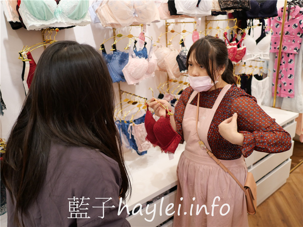 i PINK首家直營門市/台中i PINK一中門市-全尺碼訂製A-H cup大罩杯內衣,提供休息室跟更衣室,專業貼心的內衣挑選介紹,無論是棉花糖女孩還是骨感女孩都可以盡情歡享內衣試穿~台中買內衣/大尺碼胸罩/i PINK內衣/ipinkbra/選購內衣/服飾穿搭/藍子愛穿搭 健康養身 攝影 民生資訊分享 穿搭分享