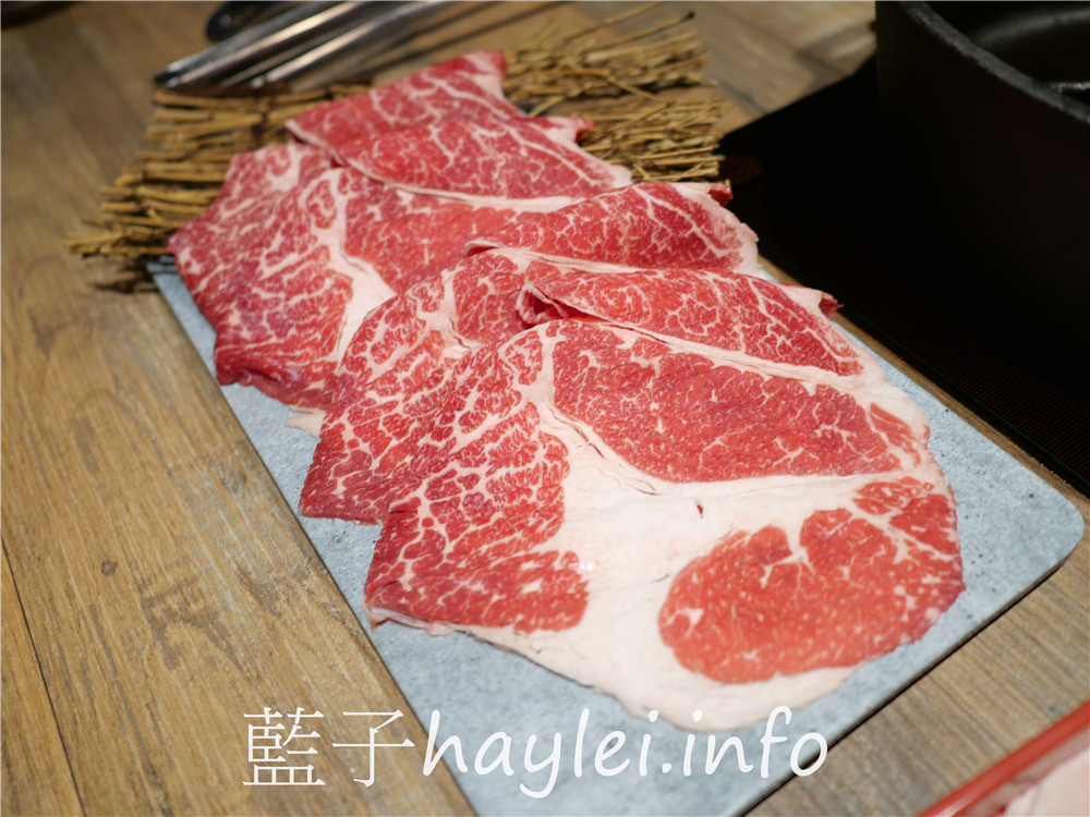 台中北區/和牛火鍋吃到飽/饌和牛(台中二號店)-台中必吃獨家和牛聯合國套餐999起,一次享受澳洲🇦🇺美國🇺🇸日本🇯🇵多國美味和牛帶給你的驚艷感受!台中和牛贅沢-和牛放題の殿堂,美食就像戀愛一樣,需要一直保持新鮮感~和牛滷肉飯、紅豆元宵、蔬菜&火鍋料、泰國明果冰品&霜淇淋、莫凡比咖啡、汽水飲品等,通通隨你吃~台中美食/台中火鍋/台中吃到飽/火鍋吃到飽/台中和牛餐廳/藍子愛美食 中式料理 國內旅遊 攝影 民生資訊分享 飲食集錦