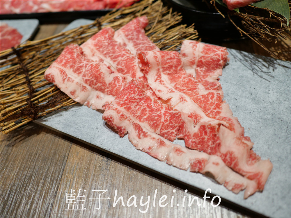 台中北區/和牛火鍋吃到飽/饌和牛(台中二號店)-台中必吃獨家和牛聯合國套餐999起,一次享受澳洲🇦🇺美國🇺🇸日本🇯🇵多國美味和牛帶給你的驚艷感受!台中和牛贅沢-和牛放題の殿堂,美食就像戀愛一樣,需要一直保持新鮮感~和牛滷肉飯、紅豆元宵、蔬菜&火鍋料、泰國明果冰品&霜淇淋、莫凡比咖啡、汽水飲品等,通通隨你吃~台中美食/台中火鍋/台中吃到飽/火鍋吃到飽/台中和牛餐廳/藍子愛美食 中式料理 國內旅遊 攝影 民生資訊分享 飲食集錦