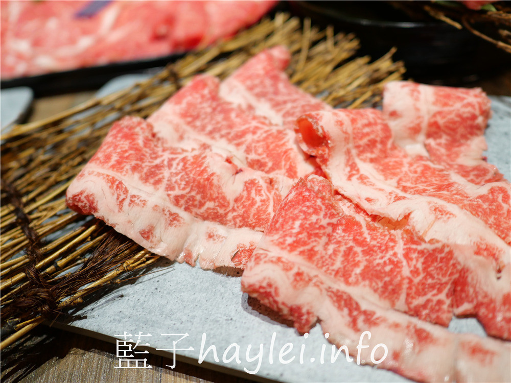 台中北區/和牛火鍋吃到飽/饌和牛(台中二號店)-台中必吃獨家和牛聯合國套餐999起,一次享受澳洲🇦🇺美國🇺🇸日本🇯🇵多國美味和牛帶給你的驚艷感受!台中和牛贅沢-和牛放題の殿堂,美食就像戀愛一樣,需要一直保持新鮮感~和牛滷肉飯、紅豆元宵、蔬菜&火鍋料、泰國明果冰品&霜淇淋、莫凡比咖啡、汽水飲品等,通通隨你吃~台中美食/台中火鍋/台中吃到飽/火鍋吃到飽/台中和牛餐廳/藍子愛美食 中式料理 國內旅遊 攝影 民生資訊分享 飲食集錦