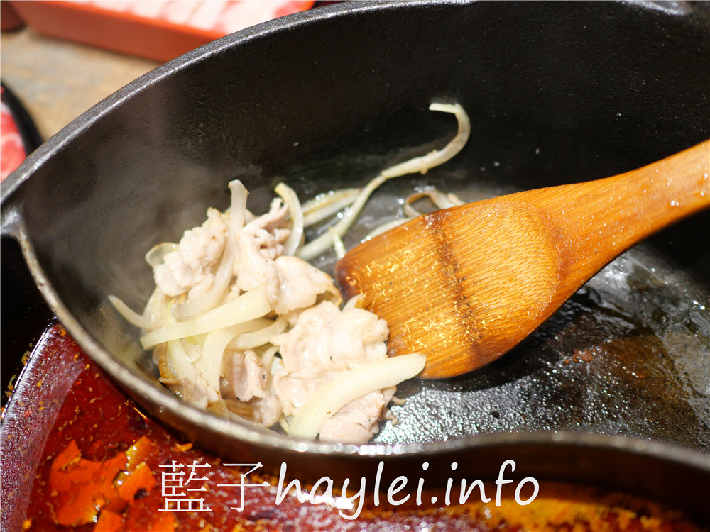 台中北區/和牛火鍋吃到飽/饌和牛(台中二號店)-台中必吃獨家和牛聯合國套餐999起,一次享受澳洲🇦🇺美國🇺🇸日本🇯🇵多國美味和牛帶給你的驚艷感受!台中和牛贅沢-和牛放題の殿堂,美食就像戀愛一樣,需要一直保持新鮮感~和牛滷肉飯、紅豆元宵、蔬菜&火鍋料、泰國明果冰品&霜淇淋、莫凡比咖啡、汽水飲品等,通通隨你吃~台中美食/台中火鍋/台中吃到飽/火鍋吃到飽/台中和牛餐廳/藍子愛美食 中式料理 國內旅遊 攝影 民生資訊分享 飲食集錦