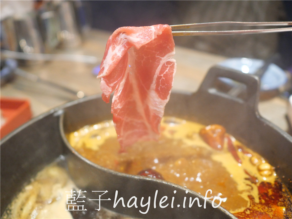 台中北區/和牛火鍋吃到飽/饌和牛(台中二號店)-台中必吃獨家和牛聯合國套餐999起,一次享受澳洲🇦🇺美國🇺🇸日本🇯🇵多國美味和牛帶給你的驚艷感受!台中和牛贅沢-和牛放題の殿堂,美食就像戀愛一樣,需要一直保持新鮮感~和牛滷肉飯、紅豆元宵、蔬菜&火鍋料、泰國明果冰品&霜淇淋、莫凡比咖啡、汽水飲品等,通通隨你吃~台中美食/台中火鍋/台中吃到飽/火鍋吃到飽/台中和牛餐廳/藍子愛美食 中式料理 國內旅遊 攝影 民生資訊分享 飲食集錦