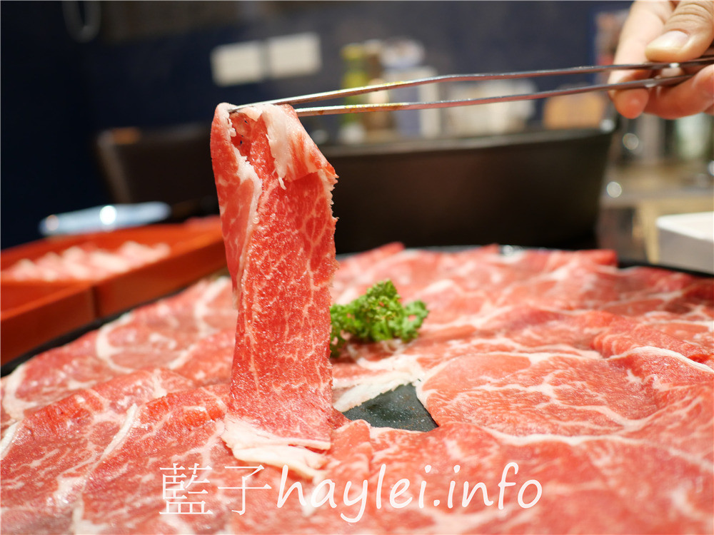台中北區/和牛火鍋吃到飽/饌和牛(台中二號店)-台中必吃獨家和牛聯合國套餐999起,一次享受澳洲🇦🇺美國🇺🇸日本🇯🇵多國美味和牛帶給你的驚艷感受!台中和牛贅沢-和牛放題の殿堂,美食就像戀愛一樣,需要一直保持新鮮感~和牛滷肉飯、紅豆元宵、蔬菜&火鍋料、泰國明果冰品&霜淇淋、莫凡比咖啡、汽水飲品等,通通隨你吃~台中美食/台中火鍋/台中吃到飽/火鍋吃到飽/台中和牛餐廳/藍子愛美食 中式料理 國內旅遊 攝影 民生資訊分享 飲食集錦