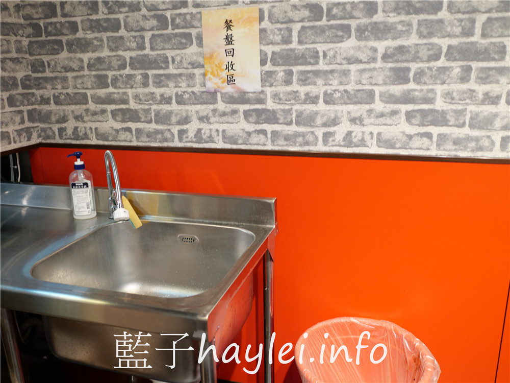 台北大安/通化街美食/誠記原汁排骨湯(通化店)-軟嫩好咬的美味排骨、鮮甜入味的竹筍&白蘿蔔,搭配招牌櫻花蝦高麗菜炒飯超級滿足~冷泡茶清爽解膩,健康滿分~24小時營業,宵夜不怕沒處去~台北美食/大安美食/萬華誠記原汁排骨湯分店/藍子愛美食 中式料理 國內旅遊 攝影 新北美食 民生資訊分享 飲食集錦