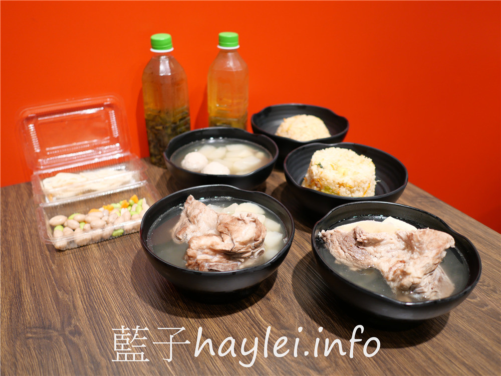 台北大安/通化街美食/誠記原汁排骨湯(通化店)-軟嫩好咬的美味排骨、鮮甜入味的竹筍&白蘿蔔，搭配招牌櫻花蝦高麗菜炒飯超級滿足~冷泡茶清爽解膩，健康滿分~24小時營業，宵夜不怕沒處去~台北美食/大安美食/萬華誠記原汁排骨湯分店/藍子愛美食 中式料理 國內旅遊 攝影 新北美食 民生資訊分享 飲食集錦 