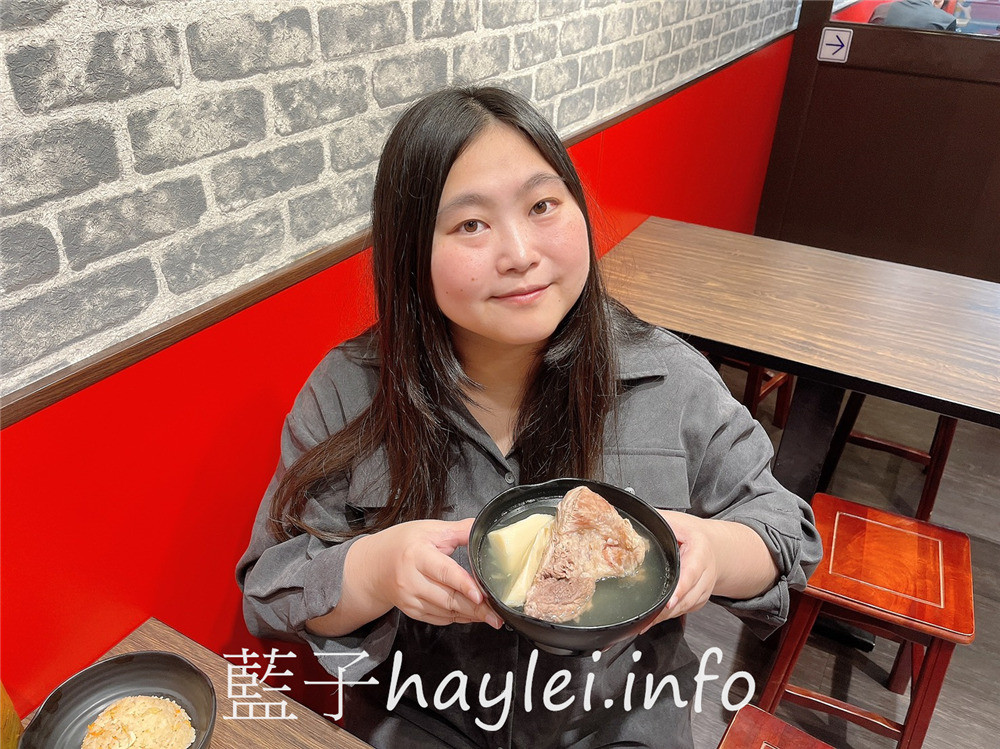 台北大安/通化街美食/誠記原汁排骨湯(通化店)-軟嫩好咬的美味排骨、鮮甜入味的竹筍&白蘿蔔,搭配招牌櫻花蝦高麗菜炒飯超級滿足~冷泡茶清爽解膩,健康滿分~24小時營業,宵夜不怕沒處去~台北美食/大安美食/萬華誠記原汁排骨湯分店/藍子愛美食 中式料理 國內旅遊 攝影 新北美食 民生資訊分享 飲食集錦