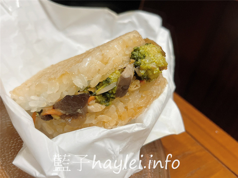 宅配美食/喜生食品/米漢堡-加熱即食不需解凍的宅配米漢堡、快速微波即食的微波爐美食,單吃就很好吃,也能做成雜炊粥、炒飯,健康生活方便美味輕食好選擇~團購推薦必買的好市多米漢堡!三杯雞肉/薑燒豬肉/日式牛丼/什錦鮮蔬/五目雜錦/冷凍食品/好市多美食/藍子愛美食 中式料理 健康養身 宅配食記 攝影 民生資訊分享 飲食集錦