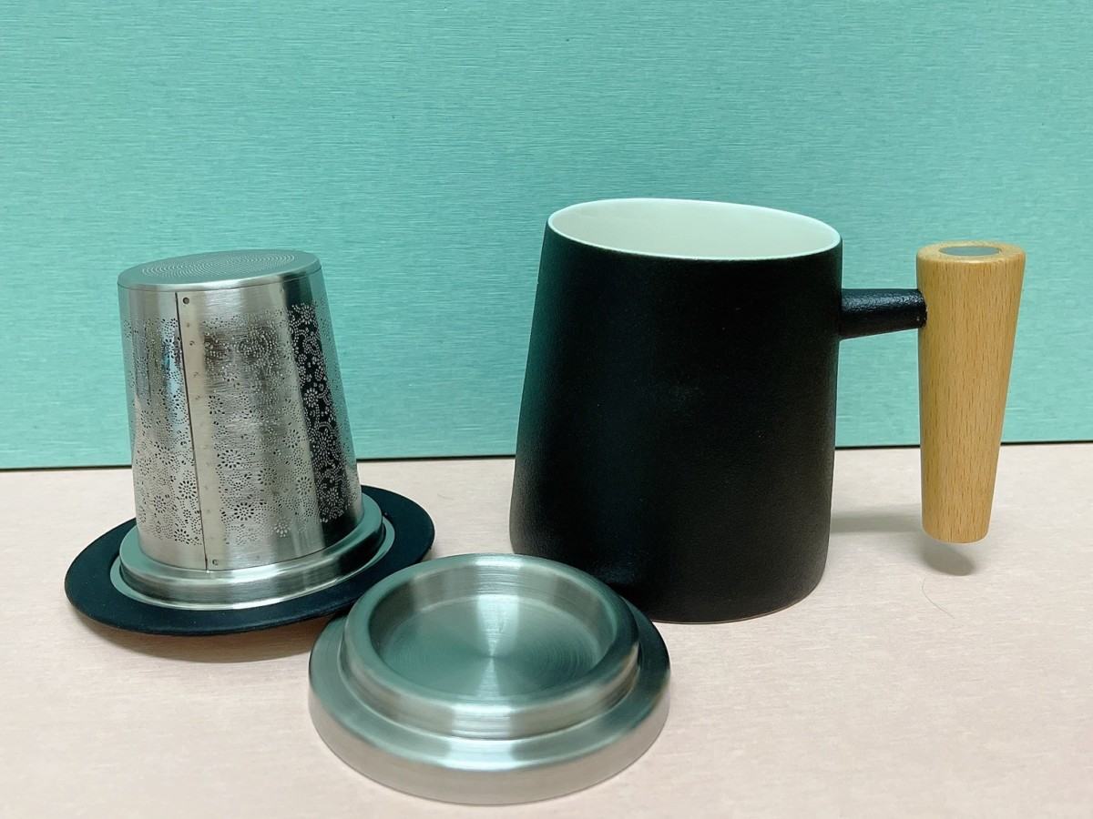 宜龍Eilong/人文馬克杯(知性黑)&璀璨濾茶器(霧銀)-極簡文青風格精緻絕美、簡約時尚的居家好物!原木握柄自然質樸,全瓷杯體抗酸鹼、耐高溫,高質感馬克杯兼顧安全與品質!茶器濾網精密且濾孔不留渣,不論辦公室泡茶或咖啡都簡單好用!居家生活/茶具茶器/茶杯濾網/好禮交換/個人泡茶杯/藍子愛分享 攝影 民生資訊分享 自己動手做! 飲食集錦