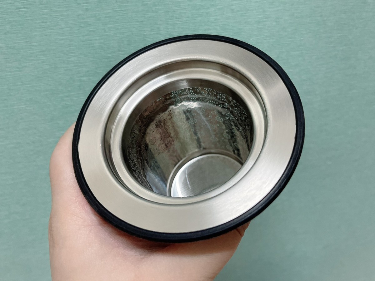 宜龍Eilong/人文馬克杯(知性黑)&璀璨濾茶器(霧銀)-極簡文青風格精緻絕美、簡約時尚的居家好物!原木握柄自然質樸,全瓷杯體抗酸鹼、耐高溫,高質感馬克杯兼顧安全與品質!茶器濾網精密且濾孔不留渣,不論辦公室泡茶或咖啡都簡單好用!居家生活/茶具茶器/茶杯濾網/好禮交換/個人泡茶杯/藍子愛分享 攝影 民生資訊分享 自己動手做! 飲食集錦