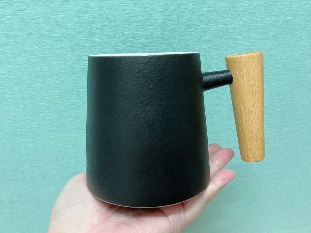 宜龍Eilong/人文馬克杯(知性黑)&璀璨濾茶器(霧銀)-極簡文青風格精緻絕美、簡約時尚的居家好物!原木握柄自然質樸,全瓷杯體抗酸鹼、耐高溫,高質感馬克杯兼顧安全與品質!茶器濾網精密且濾孔不留渣,不論辦公室泡茶或咖啡都簡單好用!居家生活/茶具茶器/茶杯濾網/好禮交換/個人泡茶杯/藍子愛分享 攝影 民生資訊分享 自己動手做! 飲食集錦