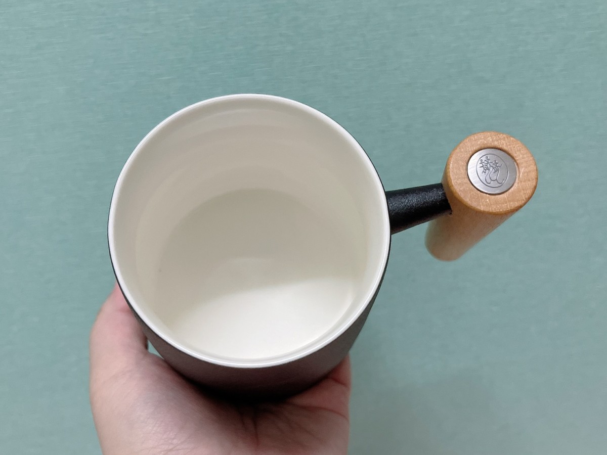 宜龍Eilong/人文馬克杯(知性黑)&璀璨濾茶器(霧銀)-極簡文青風格精緻絕美、簡約時尚的居家好物!原木握柄自然質樸,全瓷杯體抗酸鹼、耐高溫,高質感馬克杯兼顧安全與品質!茶器濾網精密且濾孔不留渣,不論辦公室泡茶或咖啡都簡單好用!居家生活/茶具茶器/茶杯濾網/好禮交換/個人泡茶杯/藍子愛分享 攝影 民生資訊分享 自己動手做! 飲食集錦