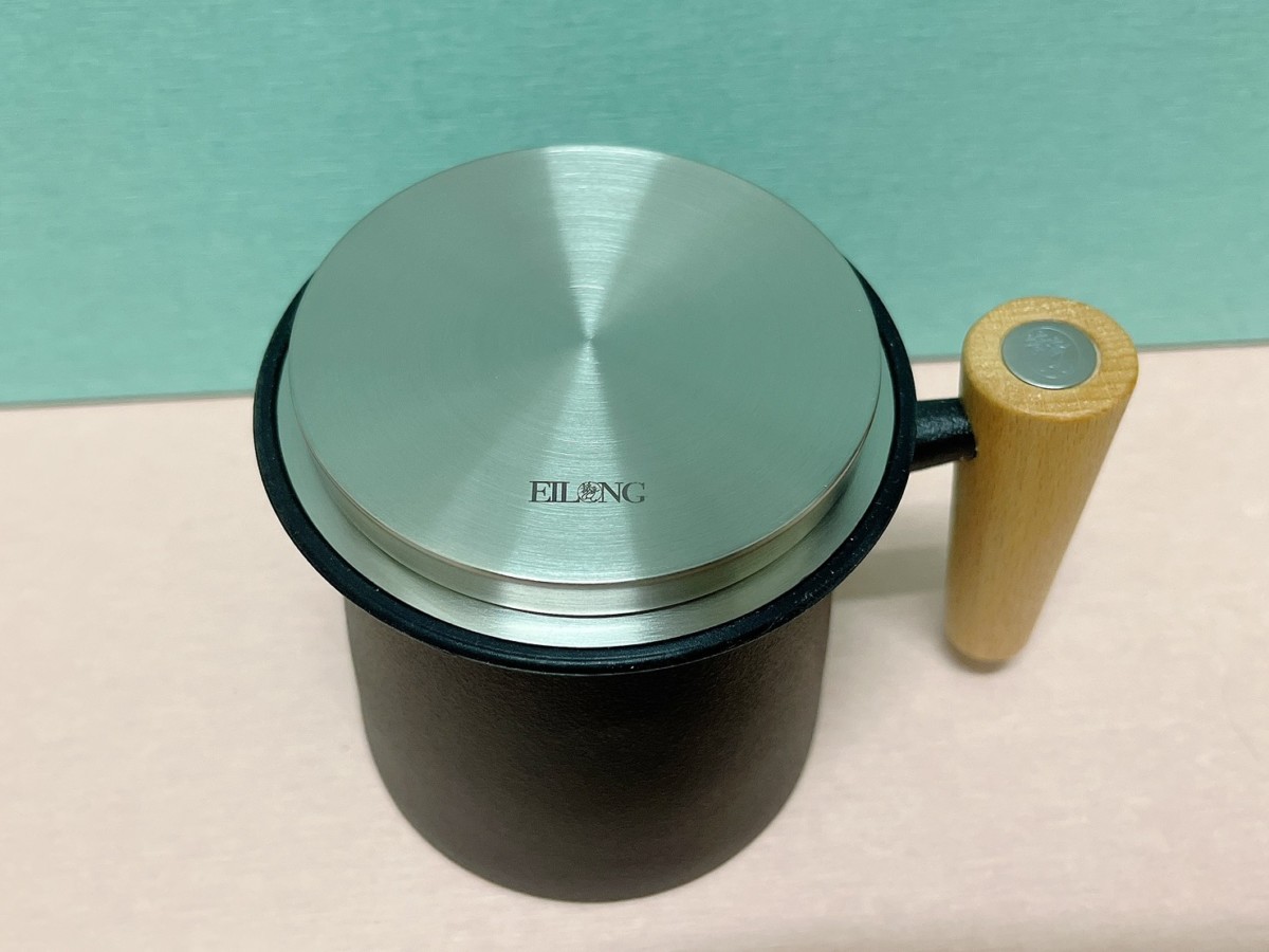 宜龍Eilong/人文馬克杯(知性黑)&璀璨濾茶器(霧銀)-極簡文青風格精緻絕美、簡約時尚的居家好物!原木握柄自然質樸,全瓷杯體抗酸鹼、耐高溫,高質感馬克杯兼顧安全與品質!茶器濾網精密且濾孔不留渣,不論辦公室泡茶或咖啡都簡單好用!居家生活/茶具茶器/茶杯濾網/好禮交換/個人泡茶杯/藍子愛分享 攝影 民生資訊分享 自己動手做! 飲食集錦