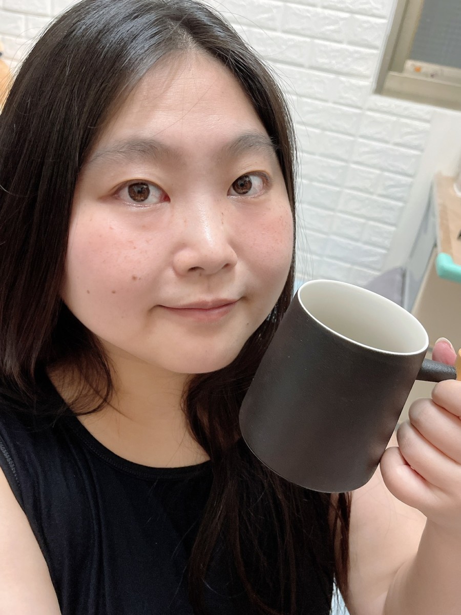 宜龍Eilong/人文馬克杯(知性黑)&璀璨濾茶器(霧銀)-極簡文青風格精緻絕美、簡約時尚的居家好物!原木握柄自然質樸,全瓷杯體抗酸鹼、耐高溫,高質感馬克杯兼顧安全與品質!茶器濾網精密且濾孔不留渣,不論辦公室泡茶或咖啡都簡單好用!居家生活/茶具茶器/茶杯濾網/好禮交換/個人泡茶杯/藍子愛分享 攝影 民生資訊分享 自己動手做! 飲食集錦
